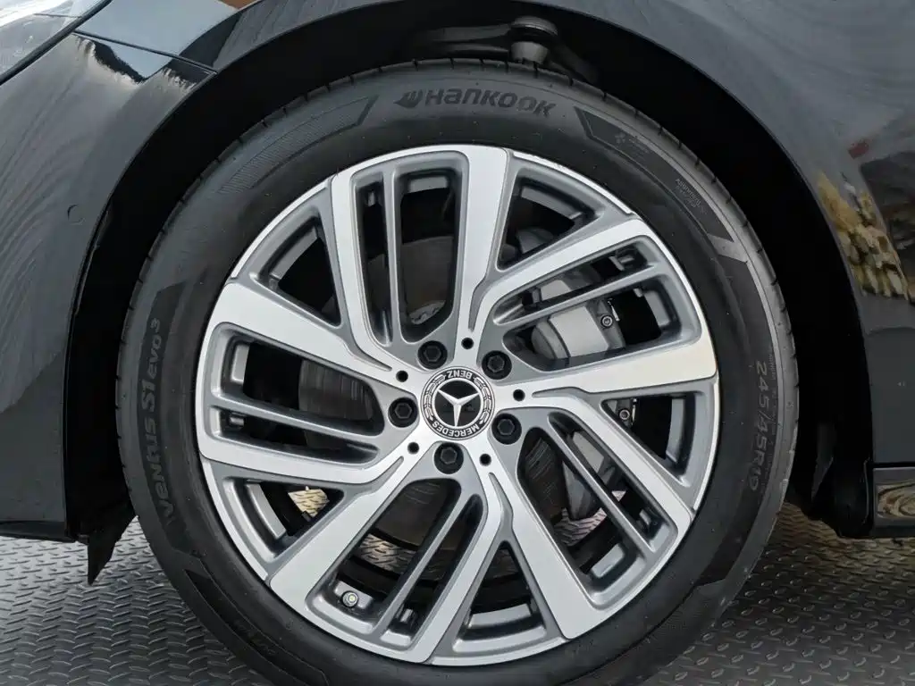 Mercedes-Benz E-Class — миниатюра 10