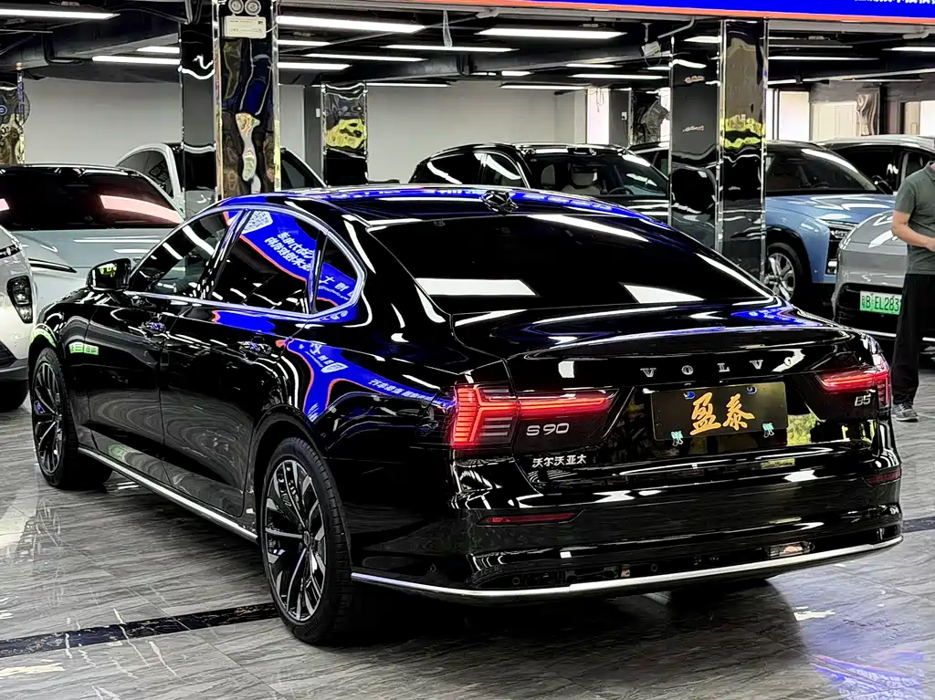Volvo S90 2026 B5 Luxury