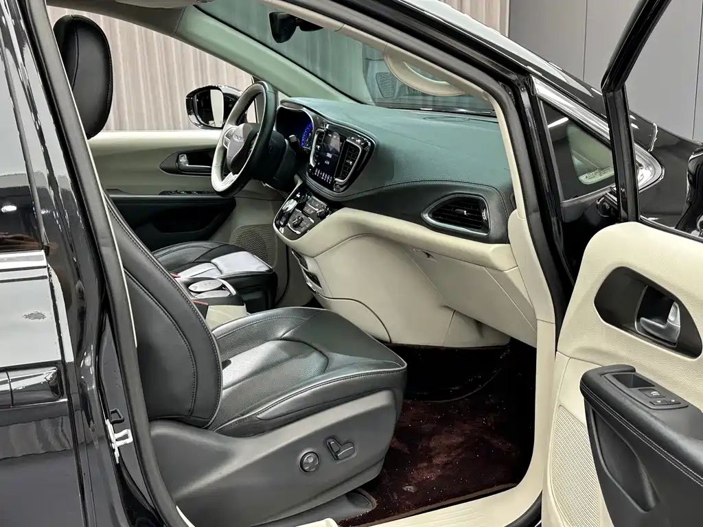 Chrysler Grand Voyager (Import) — миниатюра 26