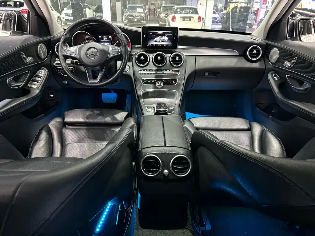Mercedes-Benz C-Class — миниатюра 11