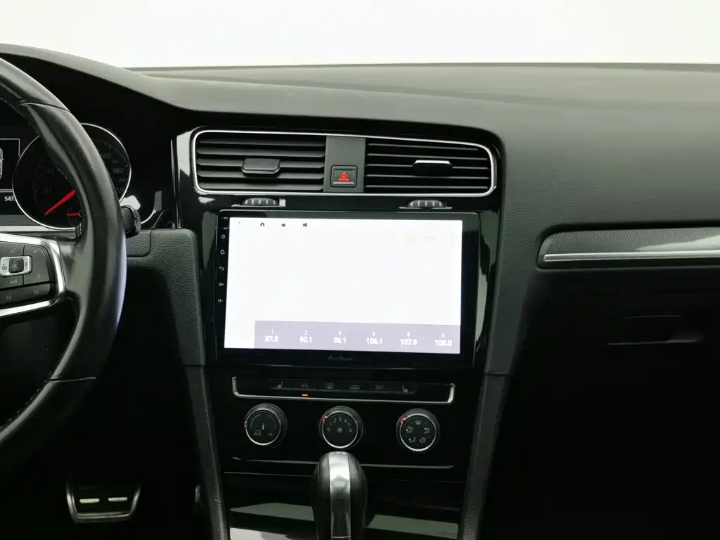 Volkswagen Golf — миниатюра 12