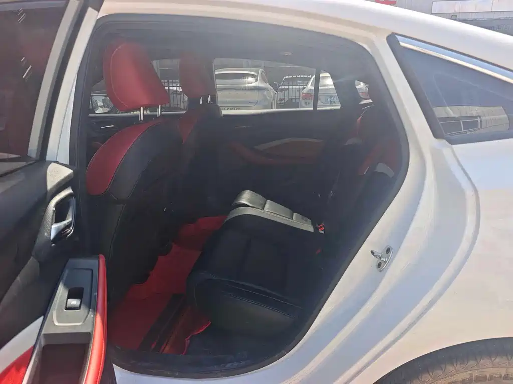 MG MG5 — миниатюра 6