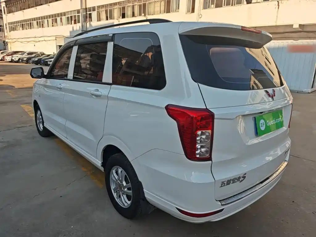 Wuling Hongguang — миниатюра 5