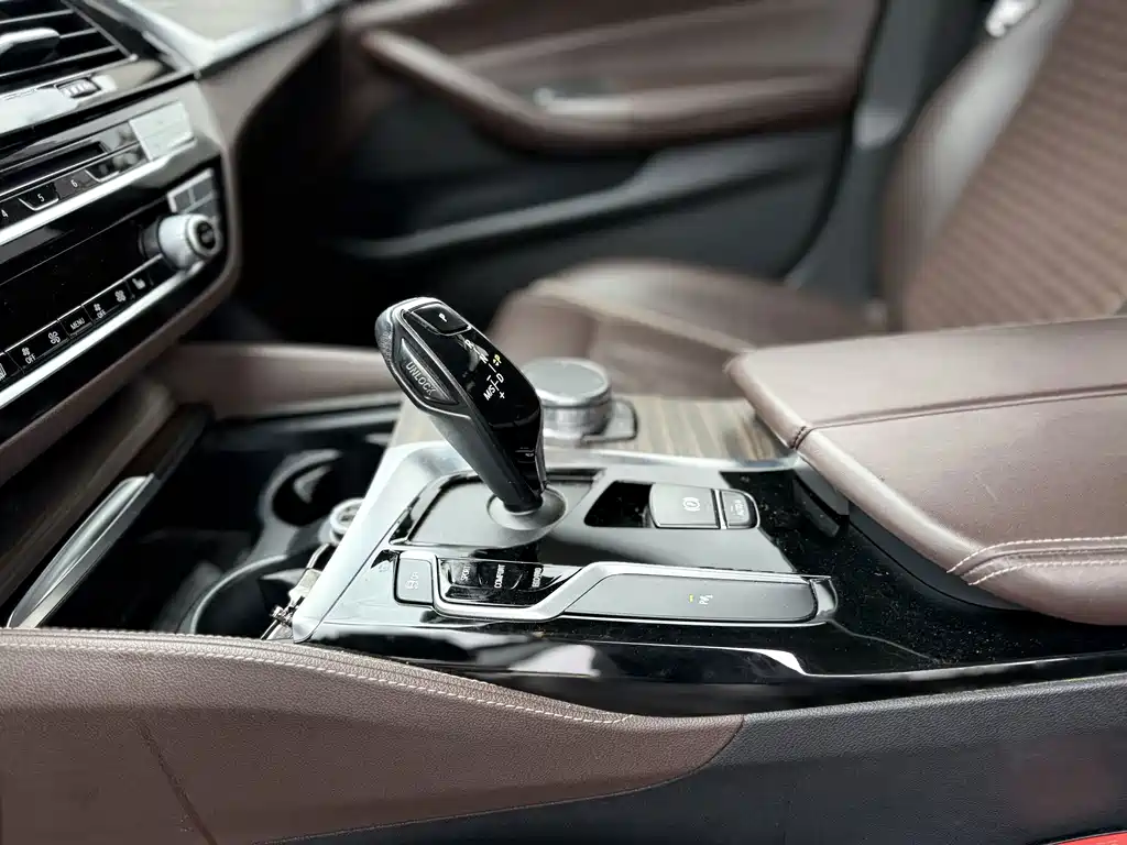 BMW 5 Series — миниатюра 19