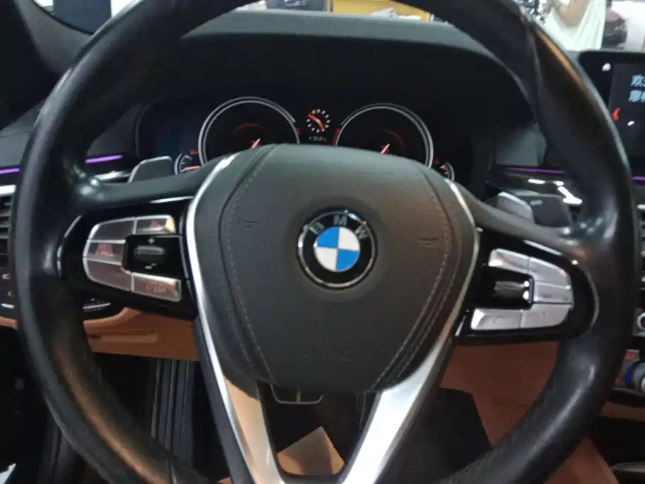 BMW 5 Series — миниатюра 15
