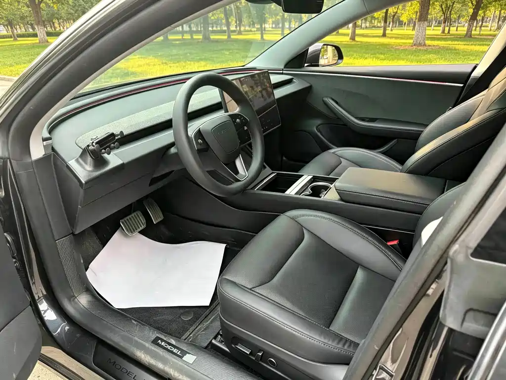 Tesla Model 3 — миниатюра 8