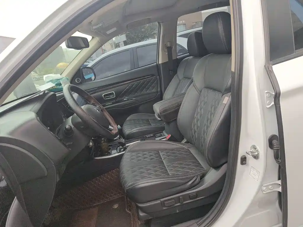Mitsubishi Outlander — миниатюра 8