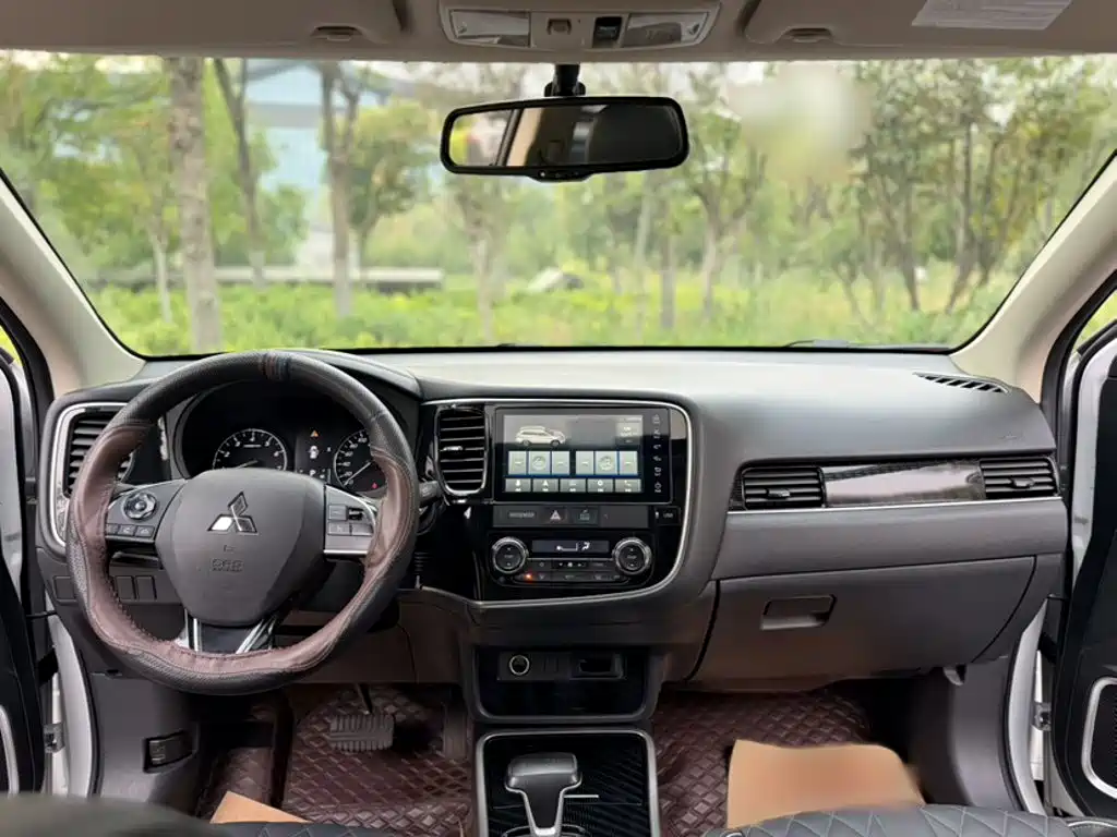 Mitsubishi Outlander — миниатюра 12