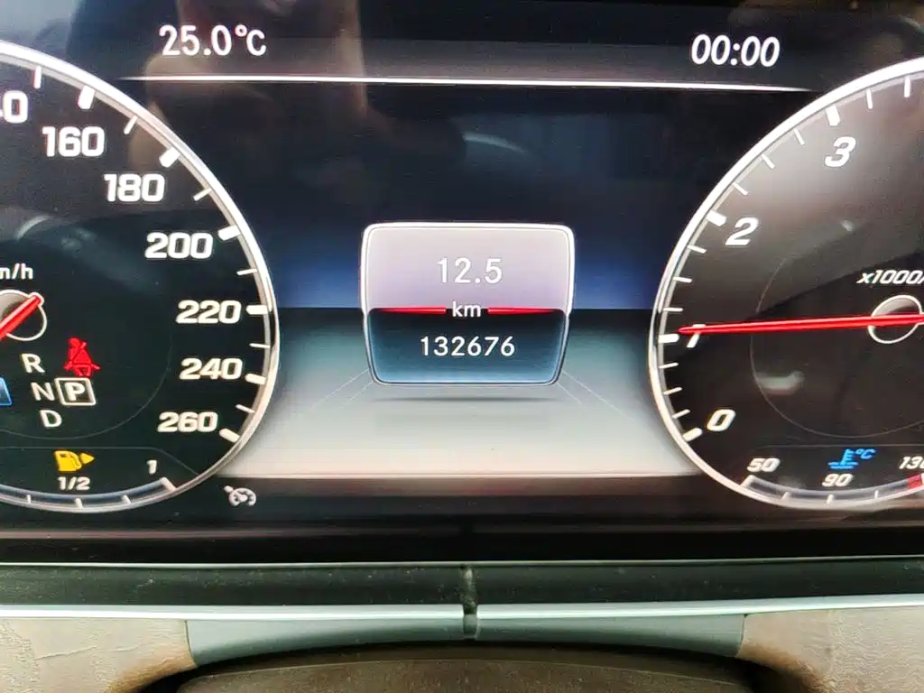 Mercedes-Benz E-Class — миниатюра 17