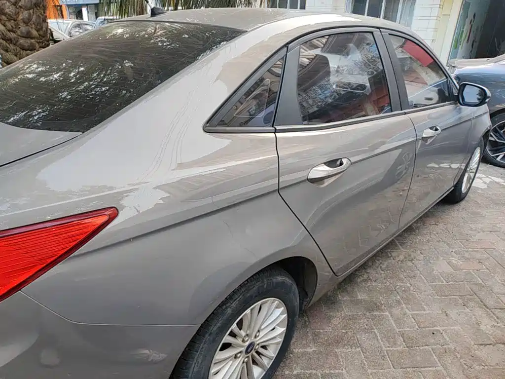 Ford Escort — миниатюра 7