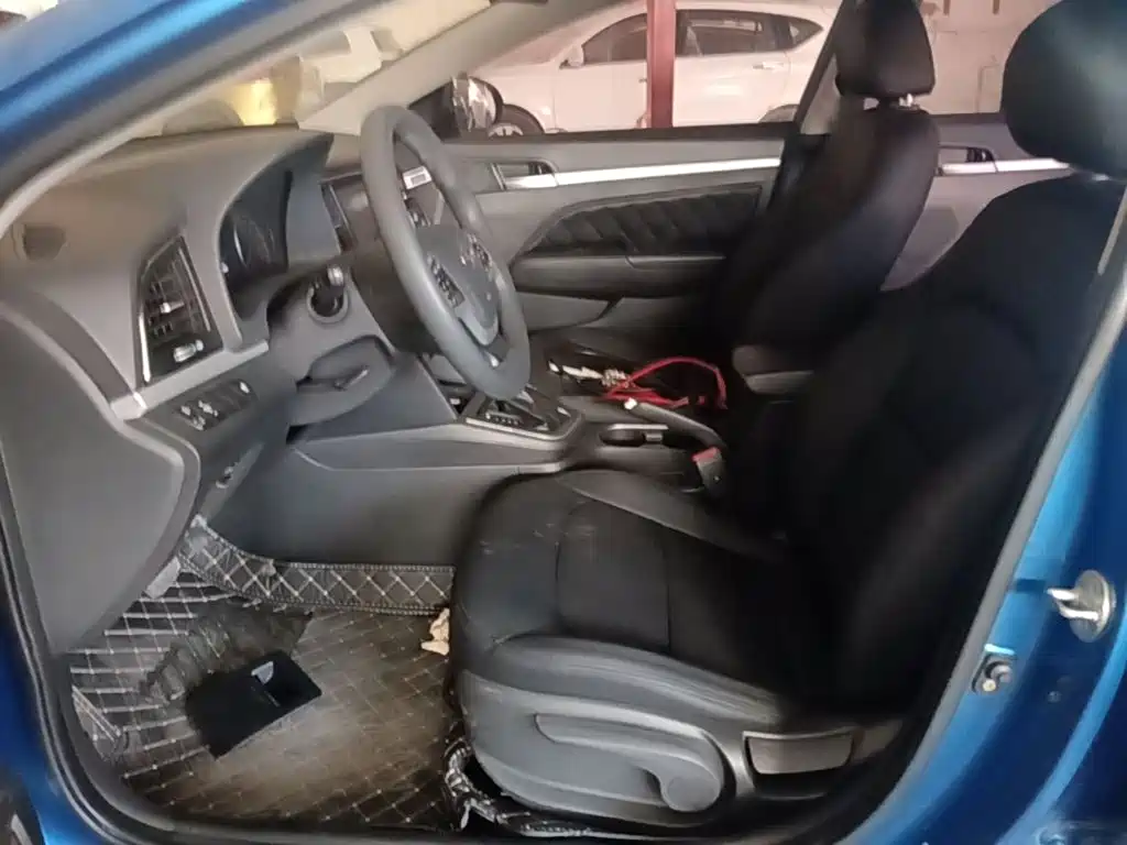 Hyundai Elantra — миниатюра 15