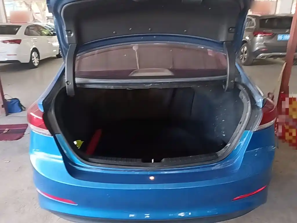 Hyundai Elantra — миниатюра 19