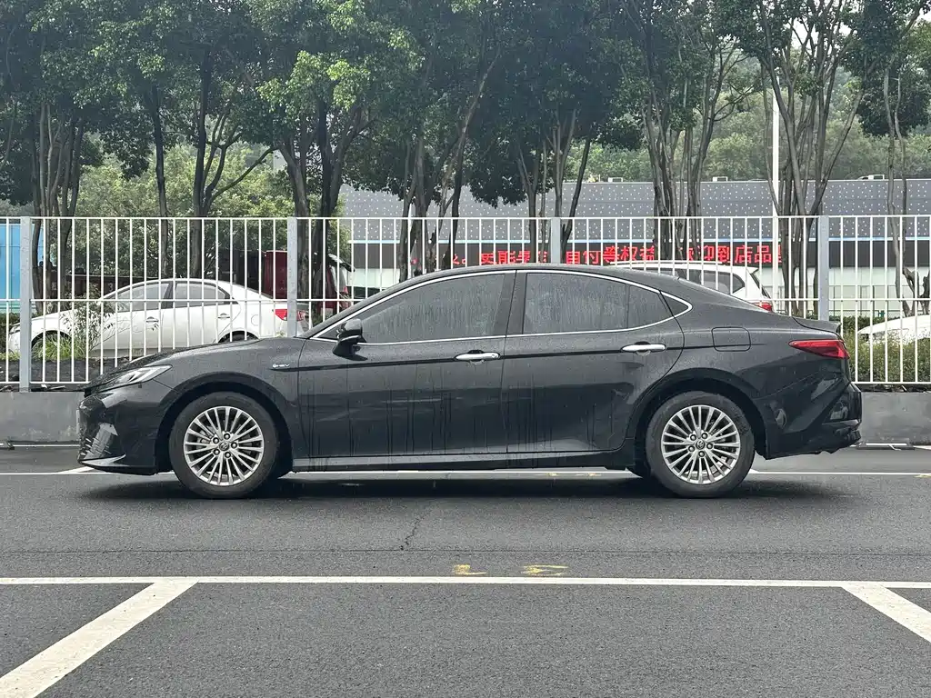 Toyota Camry — миниатюра 16