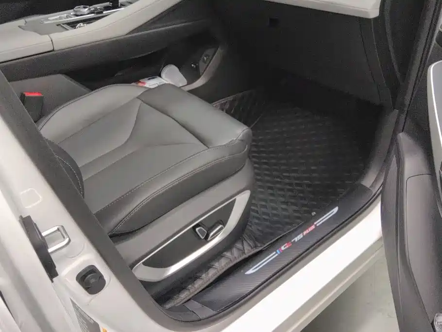 Заказать Changan 长安CS75PLUS 2026 года за 3 688 529 ₽  из Китая