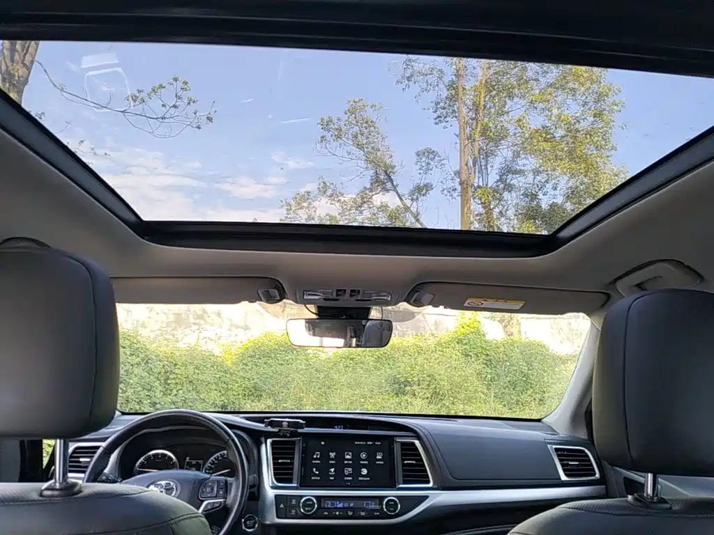 Toyota Highlander — миниатюра 18