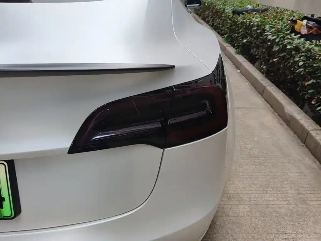 Tesla Model 3 — миниатюра 8