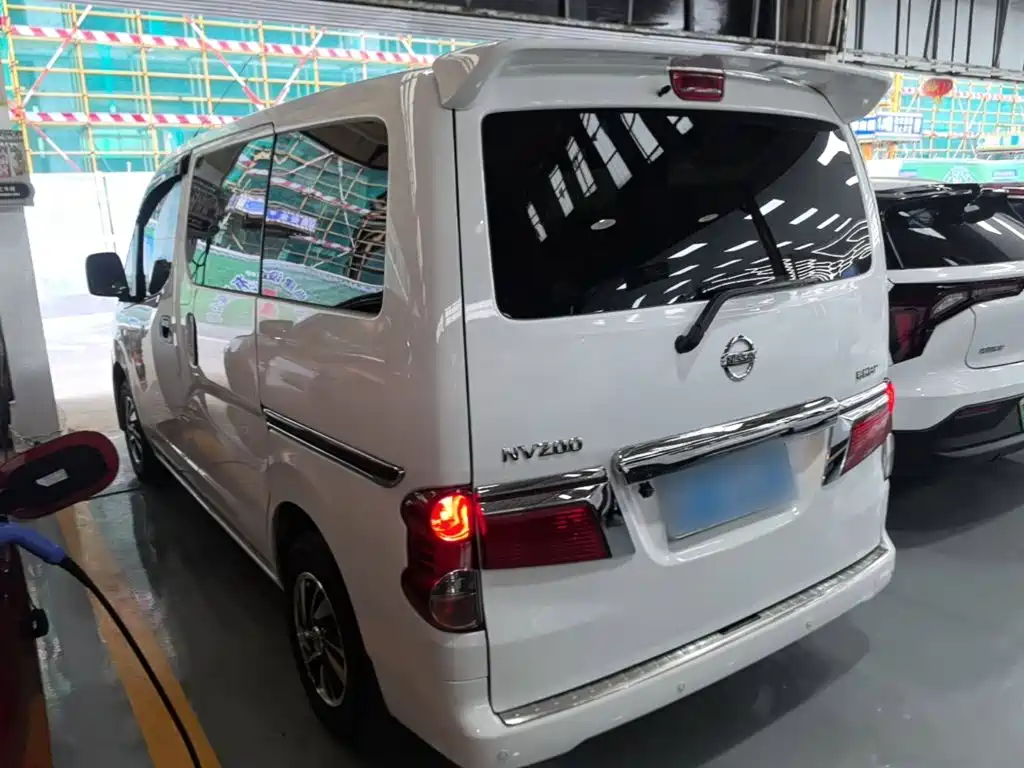 Nissan NV200 — миниатюра 5