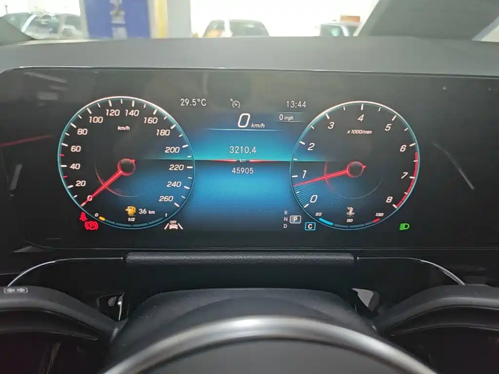 Mercedes-Benz GLA — миниатюра 12