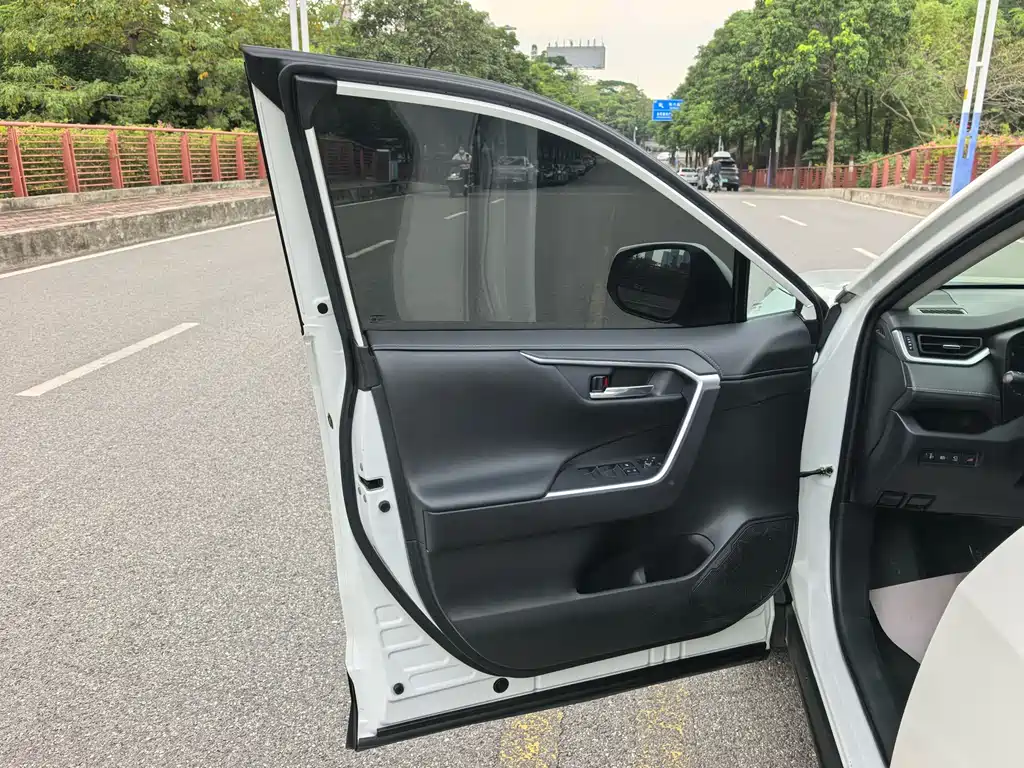 TOYOTA RAV4 RONGFANG