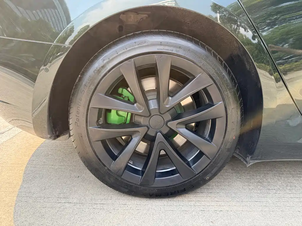 Tesla Model 3 — миниатюра 9