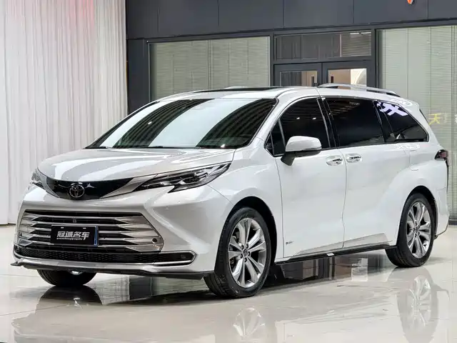 TOYOTA SIENNA 2024