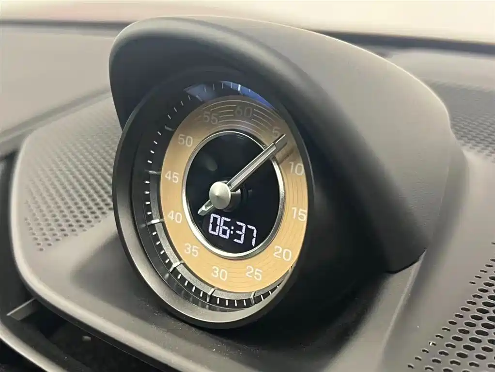 Porsche Taycan — миниатюра 16