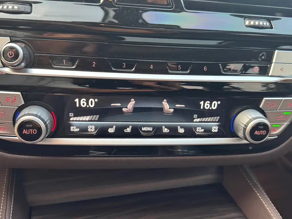 BMW 5 Series — миниатюра 18
