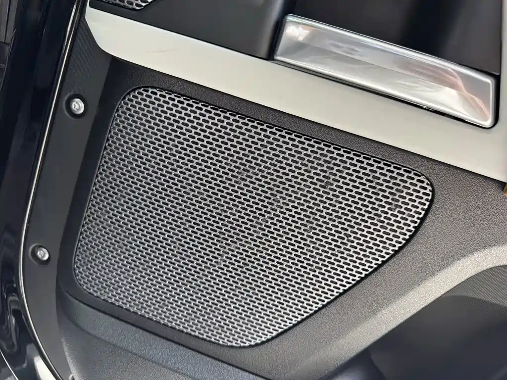 Land Rover Defender — миниатюра 38