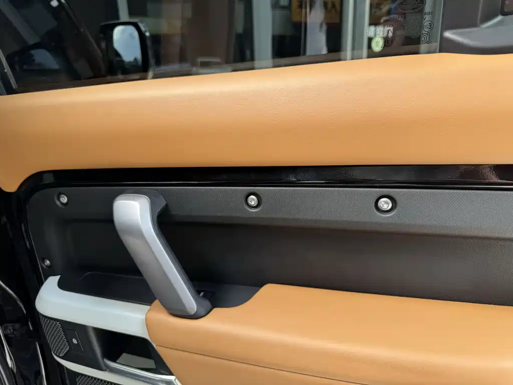 Land Rover Defender — миниатюра 40