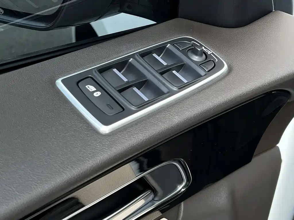 Jaguar F-PACE — миниатюра 20