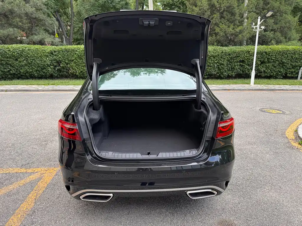 Jaguar XFL 2025 2.0T P250 Premium Luxury