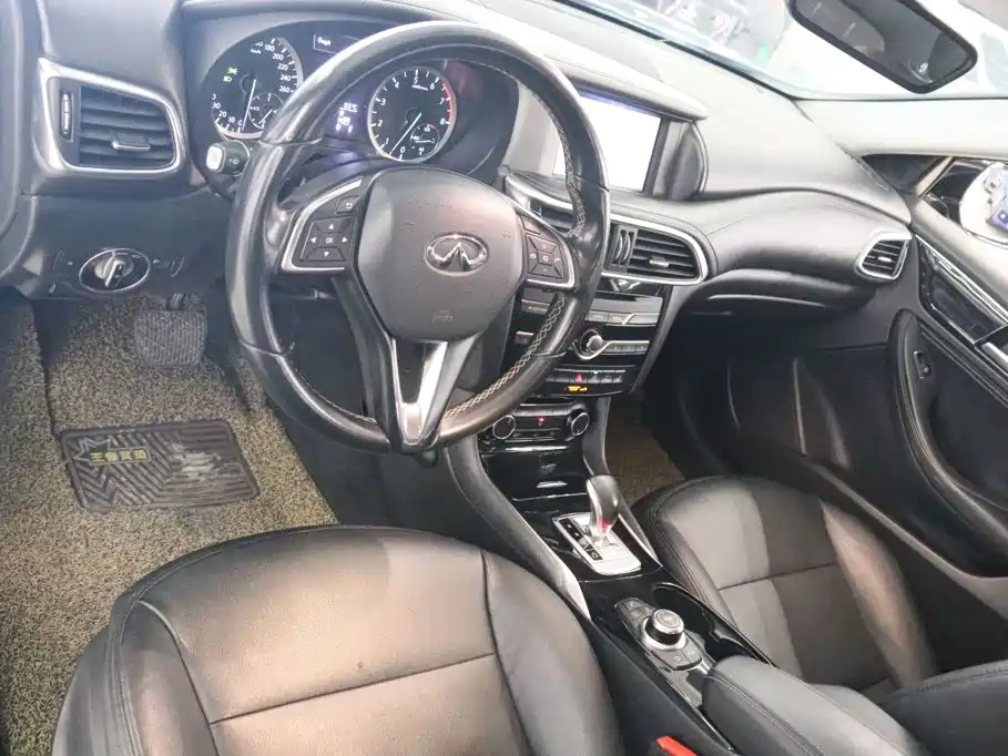 Infiniti QX30 — миниатюра 10