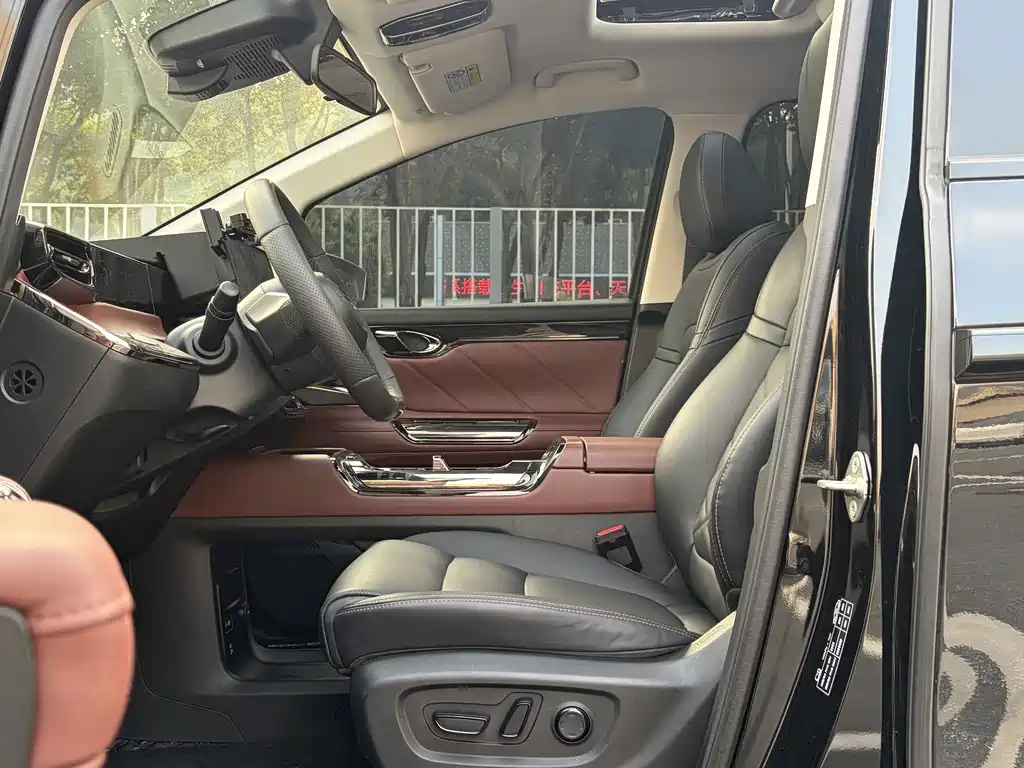 GAC Motor Trumpchi E8 PHEV — миниатюра 5