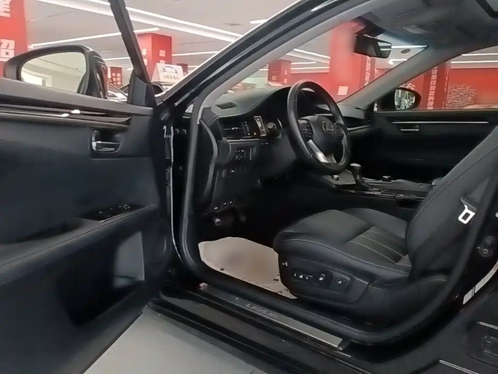 Lexus ES — миниатюра 16