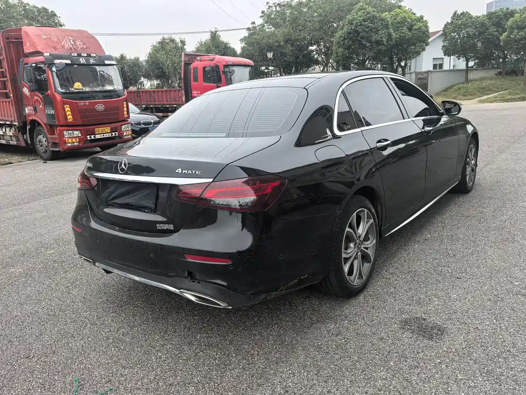 MERCEDES-BENZ E CLASS