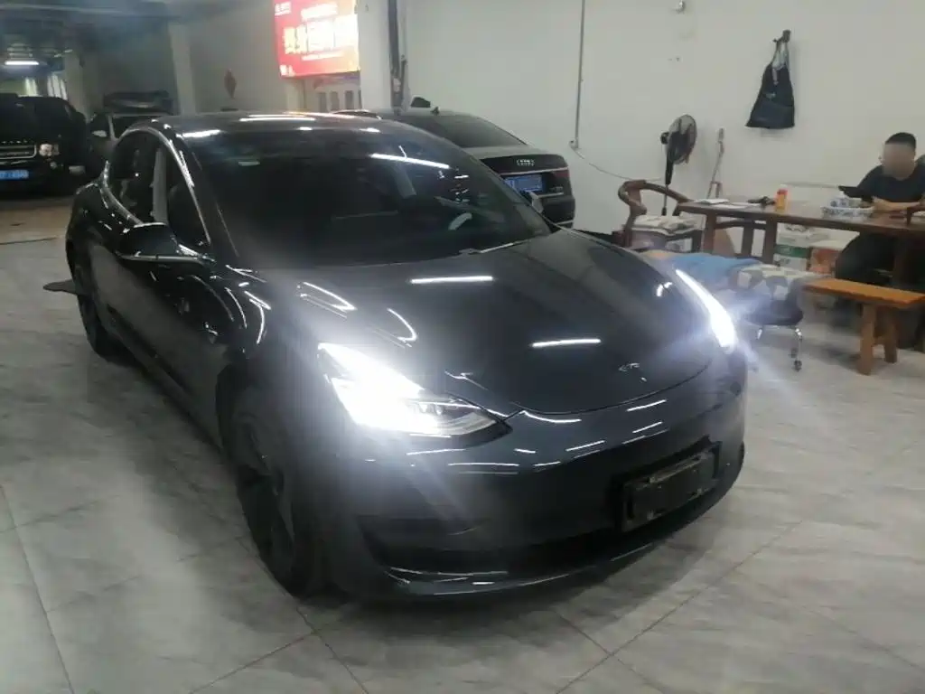 Tesla Model 3 — миниатюра 4