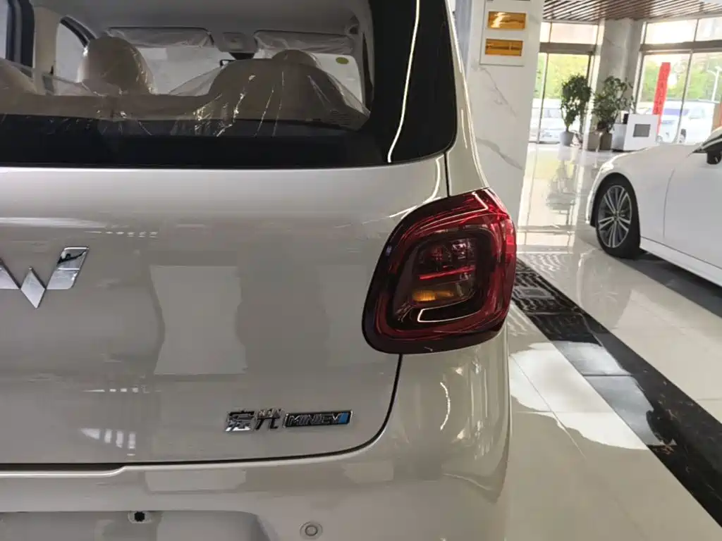 Wuling MINIEV — миниатюра 8