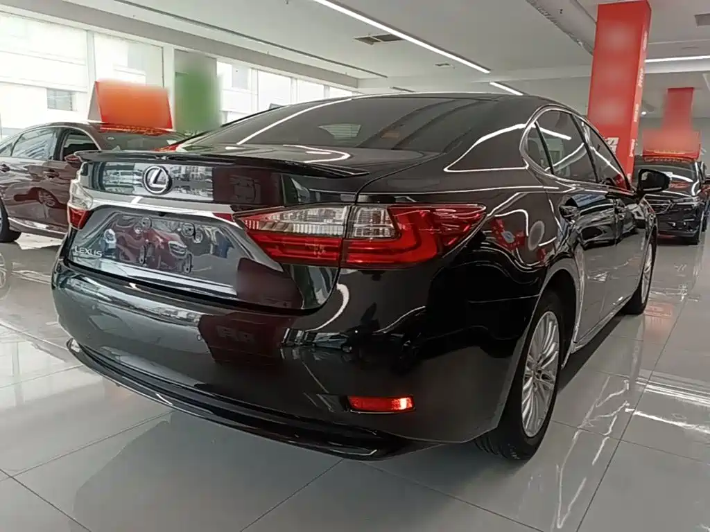 Lexus ES — миниатюра 7
