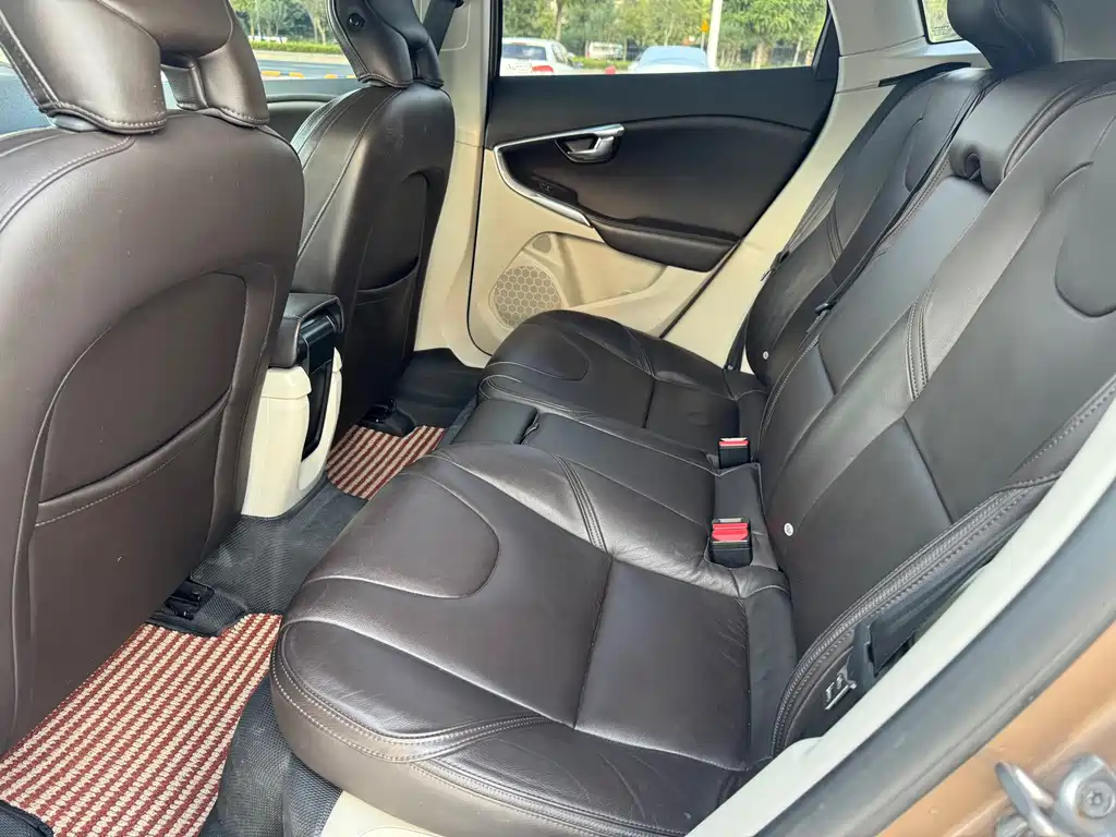 Volvo V40 — миниатюра 10