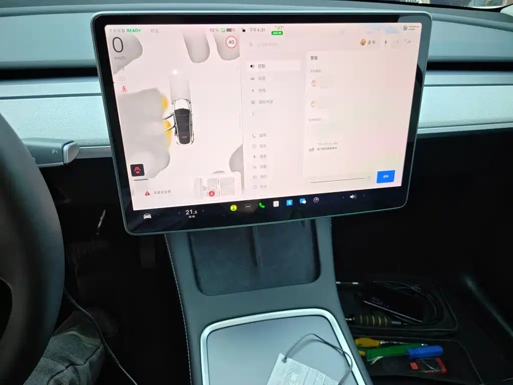 Tesla Model Y — миниатюра 4