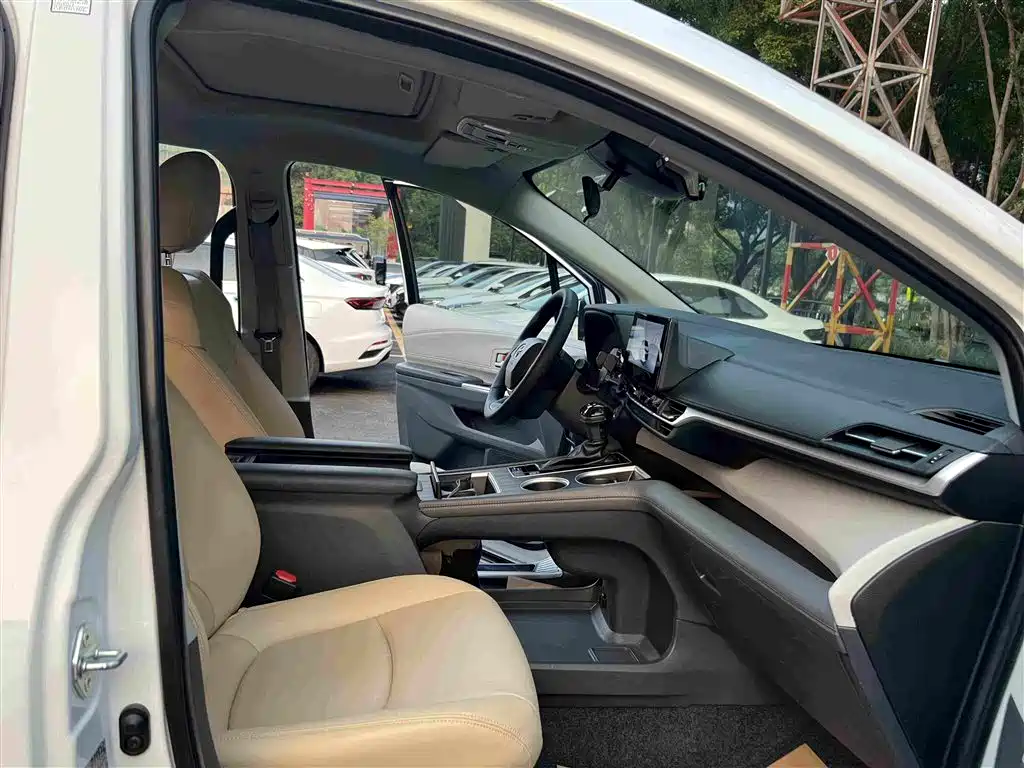 Toyota Sienna — миниатюра 13