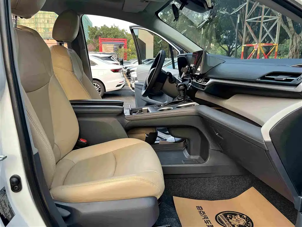 Toyota Sienna — миниатюра 12