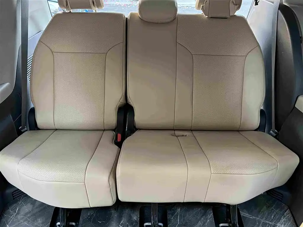 Toyota Sienna — миниатюра 22