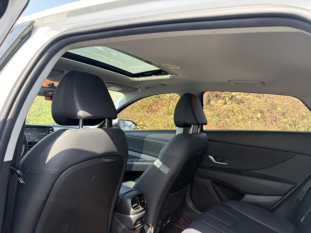 Hyundai Elantra - фото 5