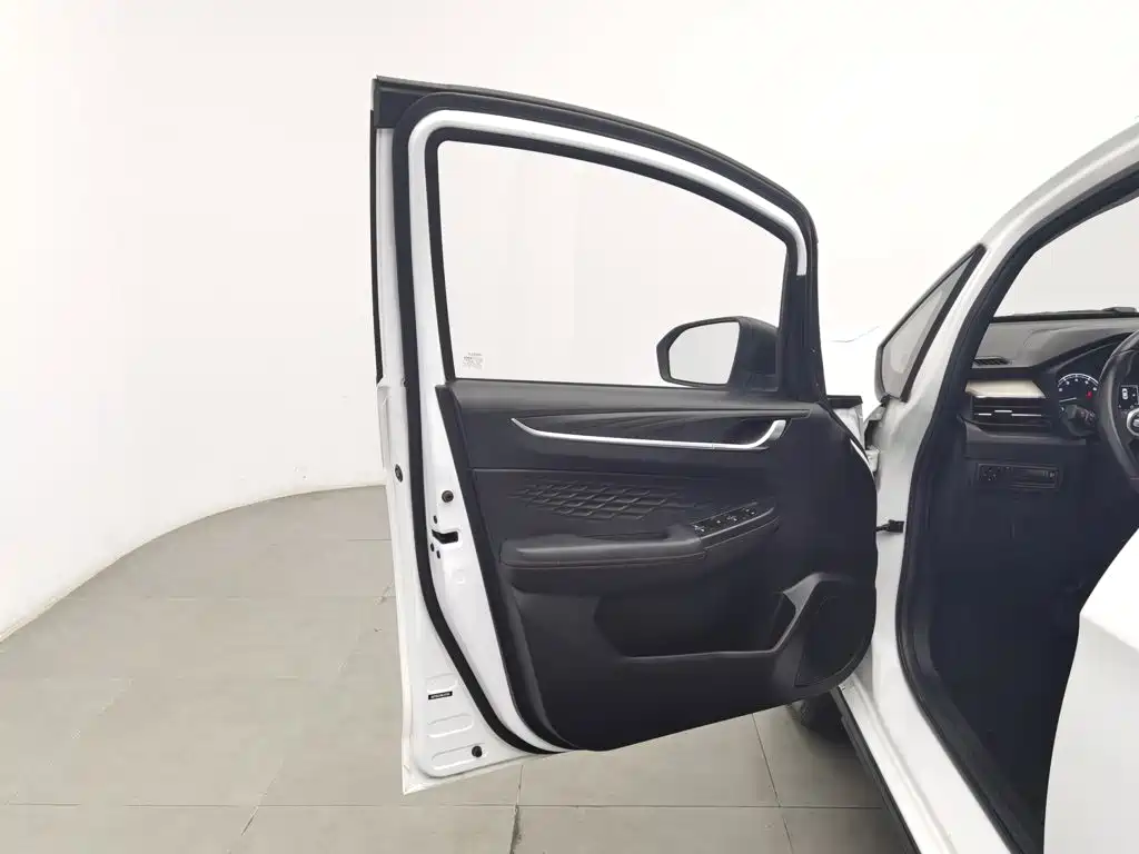 Geely Vision X3 — миниатюра 8