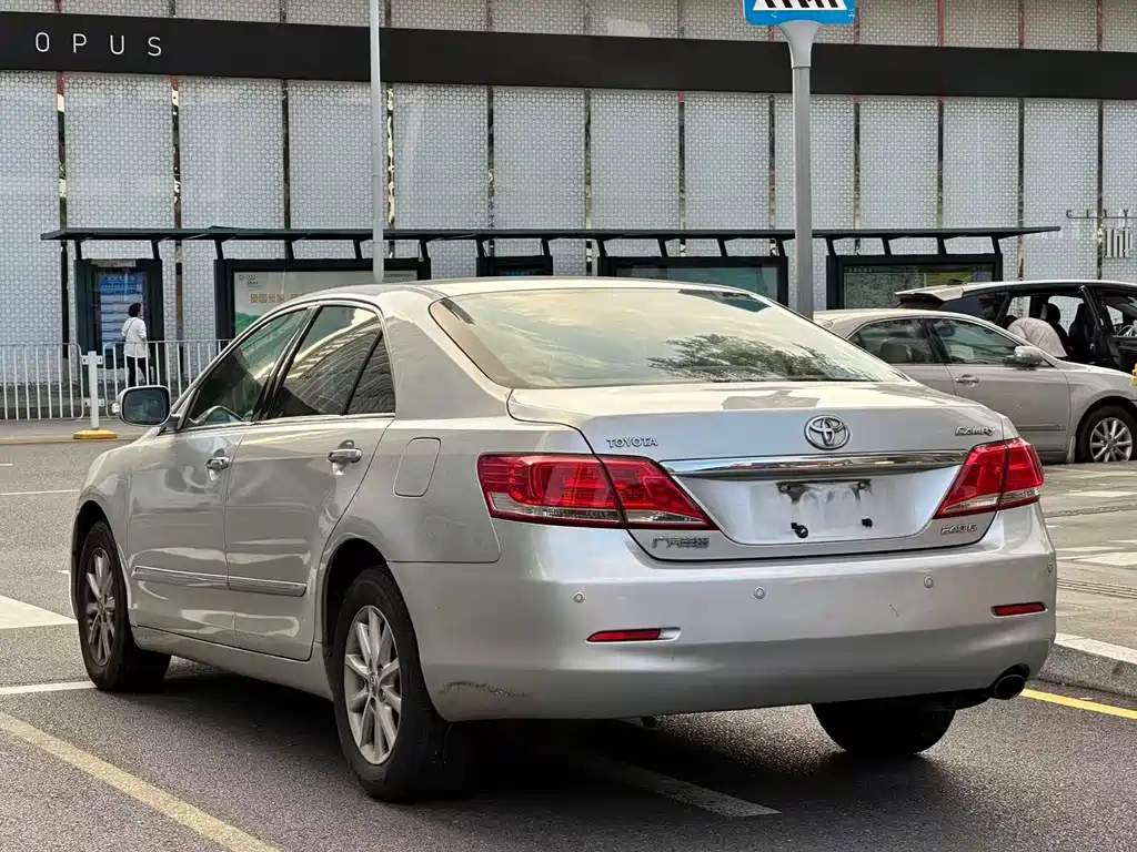Toyota Camry — миниатюра 11