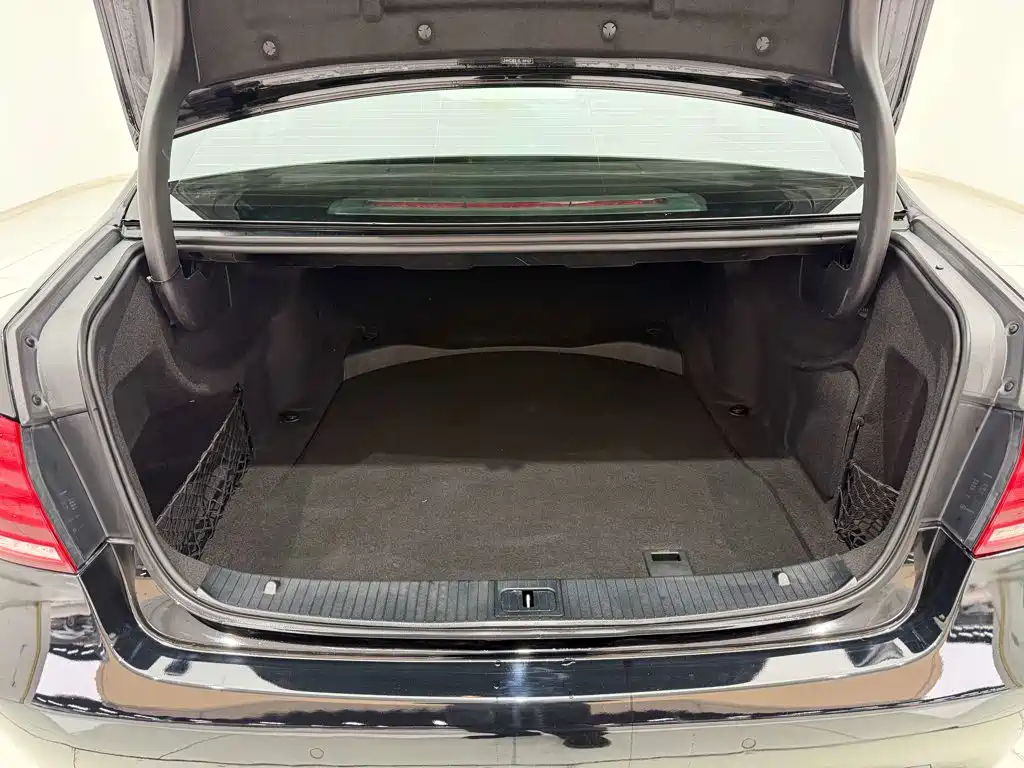 Mercedes-Benz E-Class — миниатюра 22