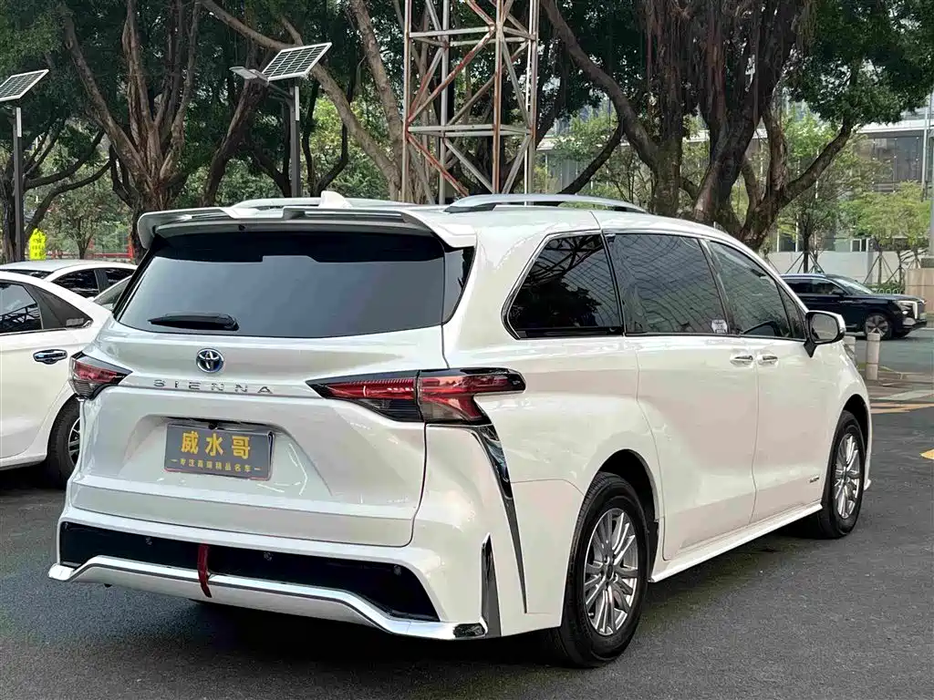 Toyota Sienna — миниатюра 6