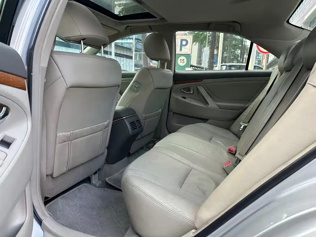 Toyota Camry — миниатюра 5