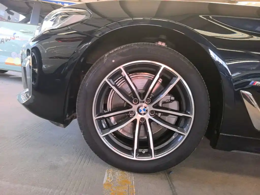 BMW 5 Series — миниатюра 23